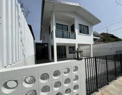 ขายบ้านเดี่ยว 2 ชั้น 49 ตรว. พื้นที่ 200 ตรม. ซอยรามอินทรา 34 ใกล้ทางด่วน ใกล้ตลาดเลียบด่วน ขายบ้านเดี่ยว-2-ชั้น-49-ตรว.-พื้นที่-200-ต