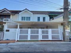 ขายทาวน์เฮ้าส์ 2 ชั้น รีโนเวทใหม่สวยพร้อมอยู่ โครงการ บ้านอยู่เจริญ ซอยลาดพร้าว101 ใกล้รถไฟฟ้าสายสีเหลือง(MRT) ขายทาวน์เฮ้าส์-2-ชั้น-รีโนเวทใหม่สวย