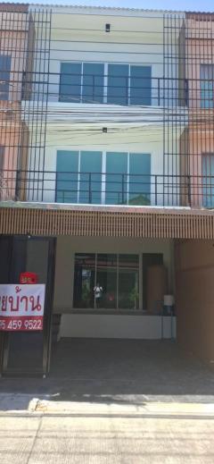ขายทาวน์โฮม 3 ชั้น รีโนเวทใหม่พร้อมเข้าอยู่ ซ.พระยาสุเรนทร์ 17 - บางชัน ทำเลดี เดินทางสะดวก ใกล้ MRT สายสีชมพู -202508181453411755503621662.jpg