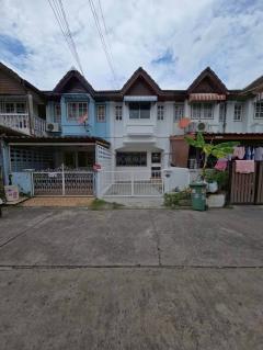 ขายด่วนทาวน์เฮ้าส์ หมู่บ้านชมเดือน 3 ซอยอ่อนนุช 59/1 ใกล้ APL ทับช้าง (N.1827)