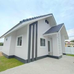 บ้านเดี่ยวชั้นเดียวสร้างใหม่ บนที่ดิน 50 ตร.วา พร้อมเข้าอยู่!