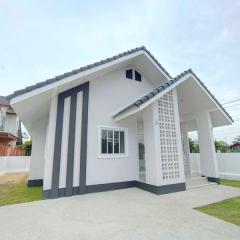 บ้านเดี่ยวชั้นเดียวสร้างใหม่ บนที่ดิน 50 ตร.วา พร้อมเข้าอยู่!-202508201047511755661671867.jpg
