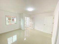 ขายทาวน์เฮ้าส์ 2 ชั้น หมู่บ้านเทพประทาน เนื้อที่ 16 ตารางวา  ซอยเวฬุวนาราม 12 ถนนเวฬุวนาราม แขวงดอนเมือง เขตดอนเมือง กรุงเทพฯ-202508211157501755752270740.jpg