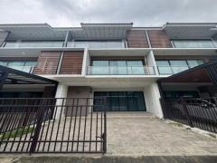 ขายทาวน์โฮม 3 ชั้น ย่านลาดพร้าว บางกะปิ โครงการ ศุภาลัย เอสเซ้นส์ ซอยลาดพร้าว 107 ใกล้รถไฟฟ้าสีเหลือง บ้านใหม่ไม่เคยเข้าอยู่ ขายทาวน์โฮม-3-ชั้น-ย่านลาดพร้าว-บางก