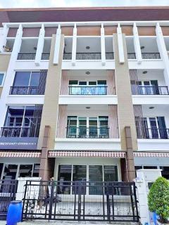 ตลาดพระประแดง 600 ม. พระจอมเกล้าธนบุรี 2.9 กม.4 นอน บิ๊กซี สุขสวัสดิ์ 150 ม. ซ. สุขสวัสดิ์ 56-64 ให้เช่าโฮมออฟฟิศ 4 ชั้น  280 ตร.ม.  4 น้ำ 