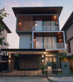 เอกลักษณ์ สันทราย (Akaluck Sansai) บ้านเดี่ยว ในโครงการหรู ใกล้เซ็นเฟสฯ เชียงใหม่ ดีไซน์สุดทันสมัย เงียบสงบ เป็นส่วนตัว