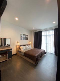 RM580 ให้เช่า ทาวน์โฮม เดอปารีส พระราม9 รามคำแหง กรุงเทพกีฑา7 ตกแต่งใหม่ทั้งหลัง เฟอร์ครบพร้อมอยู่-202508261425411756193141874.jpg