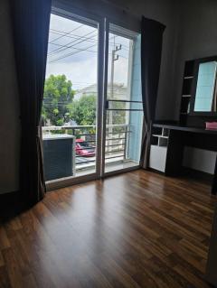 ขายทาวน์เฮ้าส์ โนโว วิลล์ วงแหวน-ลำลูกกา คลอง 5 19.3 ตรว. 70 ตรม. 3 นอน 3 น้ำ 2 ชั้น จอดรถได้ 1 คัน-202508272004001756299840463.jpg