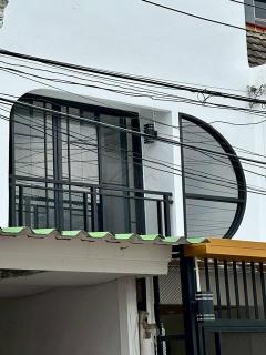 ขาย ทาวน์เฮ้าส์ 2 ชั้น หมู่บ้าน ประชากรไทย ซอยลาดพร้าว 93 คลองเจ้าคุณสิงห์ เขตวังทองหลาง รีโนเวทใหม่ Minimal Style ใกล้รถไฟฟ้าสายสีเหลือง-202508281526511756369611290.jpg