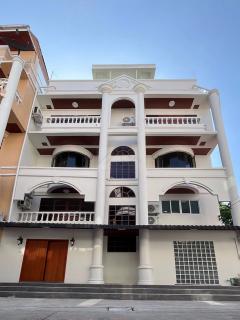 ให้เช่าบ้าน 5 ชั้นสุดหรู ย่านทองหล่อ กว่า 600 ตร.ม 5 ห้องนอน ซอยทองหล่อ 25 สไตล์คลาสสิกโมเดิร์น ใกล้ BTS ใกล้โรงพยาบาลสมิติเวช ให้เช่าบ้าน-5-ชั้นสุดหรู-ย่านทองหล่อ