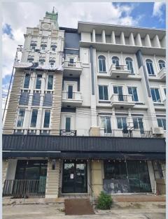 ให้เช่าอาคารสำนักงาน  ติดถนนใหญ่หทัยราษฎร์-รามอินทรา อยู่เส้นหลังห้างแฟชั่นไอซ์แลนด์    ทำเลดี2 คูหา 4 ชั้นครึ่งมีลิฟท์ 