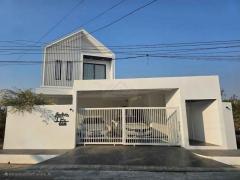 ให้เช่าบ้านเดี่ยวใหม่ 2 ชั้น สไตล์นอร์ดิก 66 ตร.วา 4 ห้องนอน หมู่บ้านนครินทร์การ์เด้น ซ.ร่มเกล้า 19-1 ใกล้สนามบินสุวรรณภูมิ  ให้เช่าบ้านเดี่ยวใหม่-2-ชั้น-สไตล์นอ