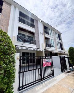 ขายทาวน์โฮม บ้านกลางเมือง s-sense ศรีนครินทร์ 46/1 ใกล้ซีคอนสแควร์ศรีนครินทร์ (N.1849)