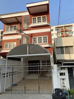ให้เช่าทาวน์โฮม 3 ชั้น 4 ห้องนอน ลาดพร้าวซอย 29 ใกล้ MRT สถานีลาดพร้าว  ให้เช่าทาวน์โฮม-3-ชั้น-4-ห้องนอน-ลาดพร