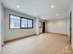 ขาย บ้าน ทาวน์เฮ้าส์ ลาดพร้าว 71 สังคมสงเคราะห์ 10 หมู่บ้าน เกษมสันต์ 1 รีโนเวทใหม่ทั้งหลัง พร้อมอยู่-202509031734381756895678886.jpg