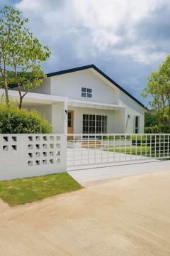 โซนแม่ริม #บ้านชานเมือง ขาย 3.89 ล้าน 104 ตรว. บ้านสร้างใหม่ชั้นเดียว #สไตล์มินิมอล #ใกล้นานาชาติเปรม #น้ำไม่ท่วม ล้อมรอบด้วยธรรมชาติ