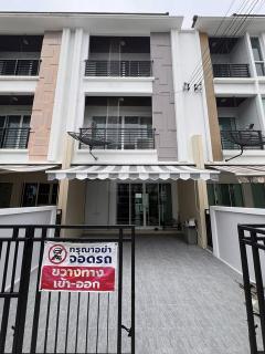 ขายทาวน์โฮม 3 ชั้น 167 ตรม 3 ห้องนอน โครงการบ้านกลางเมือง s-sense ศรีนครินทร์ 46-1 ใกล้รถไฟฟ้าสายสีเหลือง ใกล้พาราไดซ์พาร์ค  ขายทาวน์โฮม-3-ชั้น-167-ตรม-3-ห้องนอน-โครง