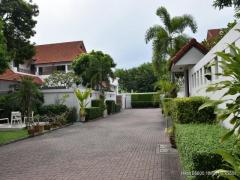 ให้เช่าบ้านเดี่ยว 2 ชั้น 100 ตรว. 4 ห้องนอน พร้อมสระว่ายน้ำส่วนตัว ซอยศูนย์วิจัย พระรามเก้า เลียบด่วน ใกล้โรงพยาบาลกรุงเทพ ให้เช่าบ้านเดี่ยว-2-ชั้น-100-ตรว.-4-ห้องน