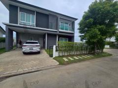 บ้านเดี่ยว เซนโทร ประชาอุทิศ 90 บ้านเยื้องวงเวียน บริเวณกว้างขวางและมีพื้นที่สวนในรั้วบ้าน บรรยากาศร่มรื่น เดินทางสะดวก
