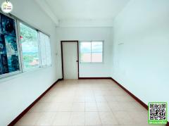 อาคารพาณิชย์ 2ชั้นครึ่ง กลางตัวอำเภอน้ำปาด ใกล้ตลาด,โรงเรียน,ศูนย์ราชการต่างๆ,ร้านค้า-202509111407141757574434873.jpg