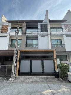 ขายทาวน์โฮม Private Nirvana Life-Ladprao 71 ราคาคุ้มค่าที่สุดในหมู่บ้าน ทาวน์โฮม 3ชั้น 21.3ตรว. นาคนิวาส48 