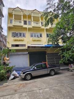 ขายด่วน/ให้เช่าด่วน อาคารพาณิชย์/ตึกแถว หมู่บ้านศรีเพชร สูง3 ชั้นครึ่งมีดาดฟ้า 