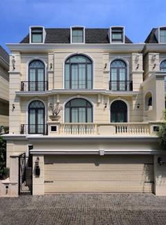 BH3735 ให้เช่าและขายบ้านหรู 3 ชั้น The Boulevard Ekkamai 22 เดอะบูเลอวาร์ด เอกมัย 22 มีลิฟต์ Schindler และสระว่ายน้ำหินอ่อนระบบเกลือ BH3735-ให้เช่าและขายบ้านหรู-3-ชั้น-The-Boulevard-Ekk