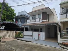 ขายถูกบ้านเดี่ยว 2 ชั้น หมู่บ้าน บ้านพล วัชรพล  Ban Phon Watcharaphon  ขนาด 30 ตรว.  4 นอน 3 น้ำ บ้านสวย บ้านเปล่า ใกล้แฟชั่นไอส์แลนด์