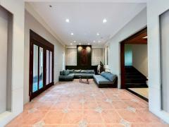 ขายด่วน !! บ้านหรู ใกล้รถไฟฟ้าน้อมเกล้า 2 ชั้น 136 ตรว หมู่บ้านธารารมณ์ รามคำแหง 150-202509121323091757658189863.jpg