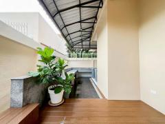 ขายด่วน !! บ้านหรู ใกล้รถไฟฟ้าน้อมเกล้า 2 ชั้น 136 ตรว หมู่บ้านธารารมณ์ รามคำแหง 150-202509121323101757658190413.jpg