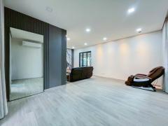 ขายด่วน !! บ้านหรู ใกล้รถไฟฟ้าน้อมเกล้า 2 ชั้น 136 ตรว หมู่บ้านธารารมณ์ รามคำแหง 150-202509121323121757658192980.jpg