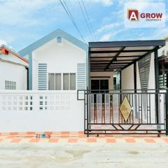 หมู่บ้านอมรทรัพย์  เลียบวารี 25 ถนนเมน ค้าขายได้ เฟอร์นิเจอร์ครบ รีโนเวทใหม่พร้อมอยู่