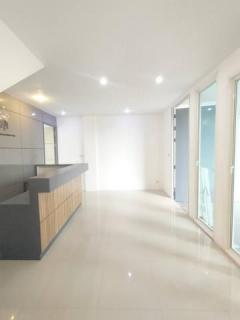 เช่า ทาวน์โฮม หลังมุม ย่านรามอินทรา ใกล้แฟชั่นไอแลนส์ MRTวงแหวนรามอินทรา เดินทางสะดวก-202509122306361757693196547.jpg