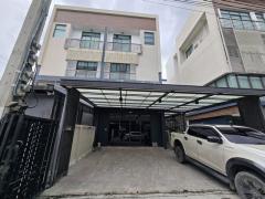 P525 ให้เช่า โฮมออฟฟิศ อาคารสำนักงาน 3.5 ชั้น โครงการ DISTRICT EKKAMAI-RAMINTRA (ดิสทริค เอกมัย-รามอินทรา) ซอยรามอินทรา 40 ตกแต่งสวย