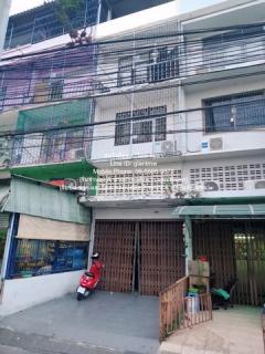 Townhouse ขายพร้อมผู้เช่า ทาวน์เฮ้าส์ 4 ชั้น (มีดาดฟ้า) ซ.อิสรภาพ (ใกล้วงเวียนใหญ่) 12.3 ตร.ว. 3 น 3 น้ำ ราคา 6.5 ล้านบาท  3Bedroom3Bathroom 6500000 BAHT. ใกล้กับ วงเวียนใหญ่ เป็นส่วนตัว เป็นทาวน์เอ้าส์ 4 ชั้น พร้อมอยู่ ที่ตั้งอยู่ในหมู่บ้านที่มีสภาพ