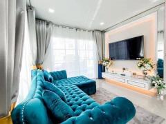 RM668 ให้เช่า บ้านเดี่ยว โกลเด้น นีโอ บางนา-สวนหลวง  เครื่องใช้ไฟฟ้าและเฟอร์นิเจอร์  ครบพร้อมเข้าอยู่