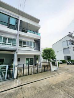 ขายทาวน์โฮม 3ชั้น หลังมุม ม.เดอะริคโค้ ทาวน์ วัชรพล ซ.รวมมิตรพัฒนา(ห้าแยกวัชรพล)