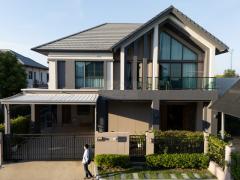 ขายบ้านเดี่ยวหรู 2 ชั้นหลังหัวมุม 70 ตร.ว. บางกอก บูเลอวาร์ด พระราม 9 ทำเลกรุงเทพกรีฑาตัดใหม่ ตกแต่งสุดพรีเมี่ยม พร้อมอยู่  ขายบ้านเดี่ยวหรู-2-ชั้นหลังหัวมุม-70-ต