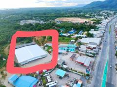 ให้เช่าโกดัง 3,005 ตร.ม.ตะกั่วทุ่ง พังงา ตลาดโคกกลอย 750 ม. คลังสินค้า ขนาดใหญ่ พร้อมที่จอดรถ  ใกล้ถนนหลัก ชุมชน ตลาดโคกกลอย 750 ม.