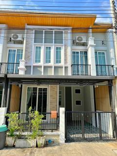 บางนา-สวนหลวง ตลาดราชพฤกษ์ 2.3 กม.ถ.กาญจนาภิเษก  โครงการหรูมีส่วนกลาง เมกกะบางนา ให้เช่าบ้านทาวน์เฮาส์ 2 ชั้น 3 นอน 