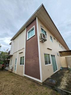 ขายด่วน ต่ำกว่าทุน ทาวน์โฮม 2 ชั้น หมู่บ้าน K-VILLAGE 3 (เค-วิลเลจ 3) ใจกลางเมืองกระบี่ บ้านหลังในซอยมีพื้นที่ด้านข้าง มุมด้านบนมองเห็นวิวสวน-202509151617551757927875592.jpg