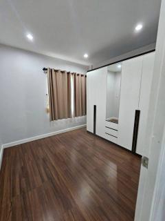 ขายด่วน ต่ำกว่าทุน ทาวน์โฮม 2 ชั้น หมู่บ้าน K-VILLAGE 3 (เค-วิลเลจ 3) ใจกลางเมืองกระบี่ บ้านหลังในซอยมีพื้นที่ด้านข้าง มุมด้านบนมองเห็นวิวสวน-202509151617591757927879287.jpg