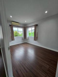 ขายด่วน ต่ำกว่าทุน ทาวน์โฮม 2 ชั้น หมู่บ้าน K-VILLAGE 3 (เค-วิลเลจ 3) ใจกลางเมืองกระบี่ บ้านหลังในซอยมีพื้นที่ด้านข้าง มุมด้านบนมองเห็นวิวสวน-202509151618001757927880363.jpg