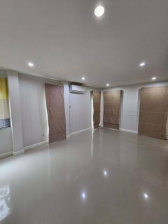 ขายด่วน ต่ำกว่าทุน ทาวน์โฮม 2 ชั้น หมู่บ้าน K-VILLAGE 3 (เค-วิลเลจ 3) ใจกลางเมืองกระบี่ บ้านหลังในซอยมีพื้นที่ด้านข้าง มุมด้านบนมองเห็นวิวสวน-202509151618001757927880884.jpg