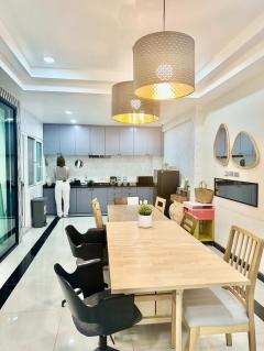 RM682 ให้เช่า ทาวน์โฮม บ้านฝนทองนิเวศน์ เหมาะทำHomeoffice เพียง260m.จากหน้าบ้านถึงสถานีรถไฟฟ้าสายสีเขียวสุขุมวิท 