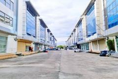 ให้เช่าตึกออฟฟิต 2 คูหา Airport Link ลาดกระบัง 696กม. กิ่งแก้ว ร่มเกล้า พระจอมเกล้า 8ม.x14ม. ถูกที่สุด  4ชั้น  37ตรว. 437ตรม..จอดรถ 2คัน