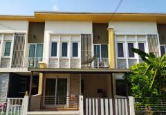 ขายทาวน์เฮ้าส์ หมู่บ้านโกลเด้น อเวนิว แจ้งวัฒนะ-ติวานนท์ เนื้อที่ 18.7 ตร.ว. 2 ชั้น 4 นอน 2 น้ำ