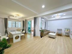 ให้เช่าทาวน์โฮม ซอยรัชดา18 ตกแต่งเฟอร์ครบพร้อมเข้าอยู่ ขนาด 5 ห้องนอน 5 ห้องน้ำ ให้เช่าทาวน์โฮม-ซอยรัชดา18-ตกแต่งเฟอ