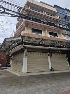 ตึกแถวหัวมุม 2 คูหา ใกล้ศาลเจ้าพ่อเสือ 3 ชั้นครึ่ง มีดาดฟ้า ทำเลเยี่ยมย่านเมืองเก่า