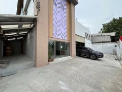 ขายอาคารพร้อมโกดัง เนื้อที่ 136 ตร.ว. พื้นที่ใช้สอย 750 ตร.ม. ถ.นวลจันทร์ 21 พร้อมเข้าใช้งาน